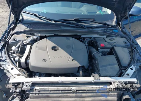 2021 Volvo V60 Cross Country T5 z USA, uszkodzony, nr VIN YV4102WK5M1068820